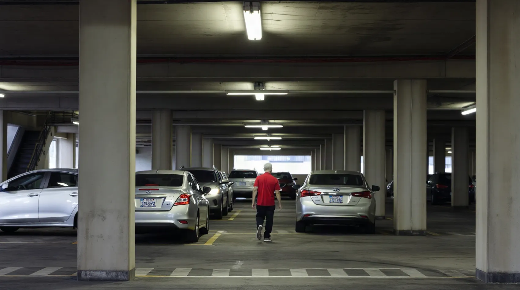 Vue intérieure d'un parking souterrain résidentiel